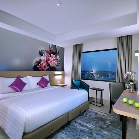 Hotel Quest Prime Cikarang By Aston Bekasi Exterior foto