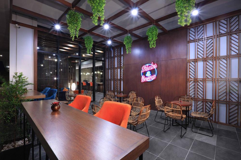 Hotel Quest Prime Cikarang By Aston Bekasi Exterior foto