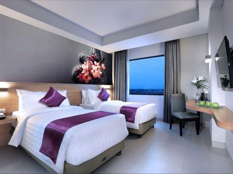 Hotel Quest Prime Cikarang By Aston Bekasi Exterior foto
