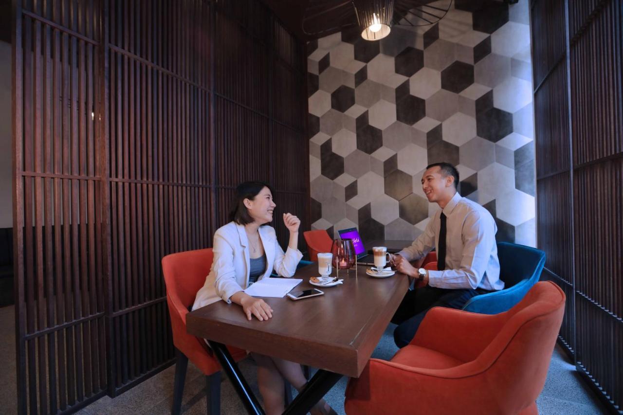 Hotel Quest Prime Cikarang By Aston Bekasi Exterior foto